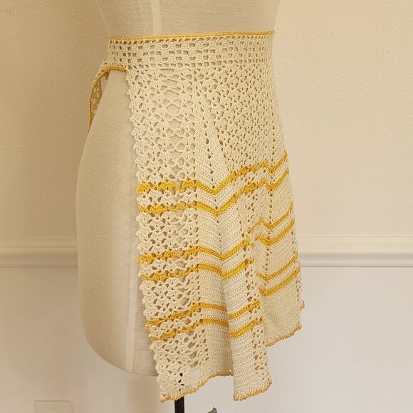 Vintage Handmade Crochet Apron With Yellow & White Patterned Design - Picture 3 of 8